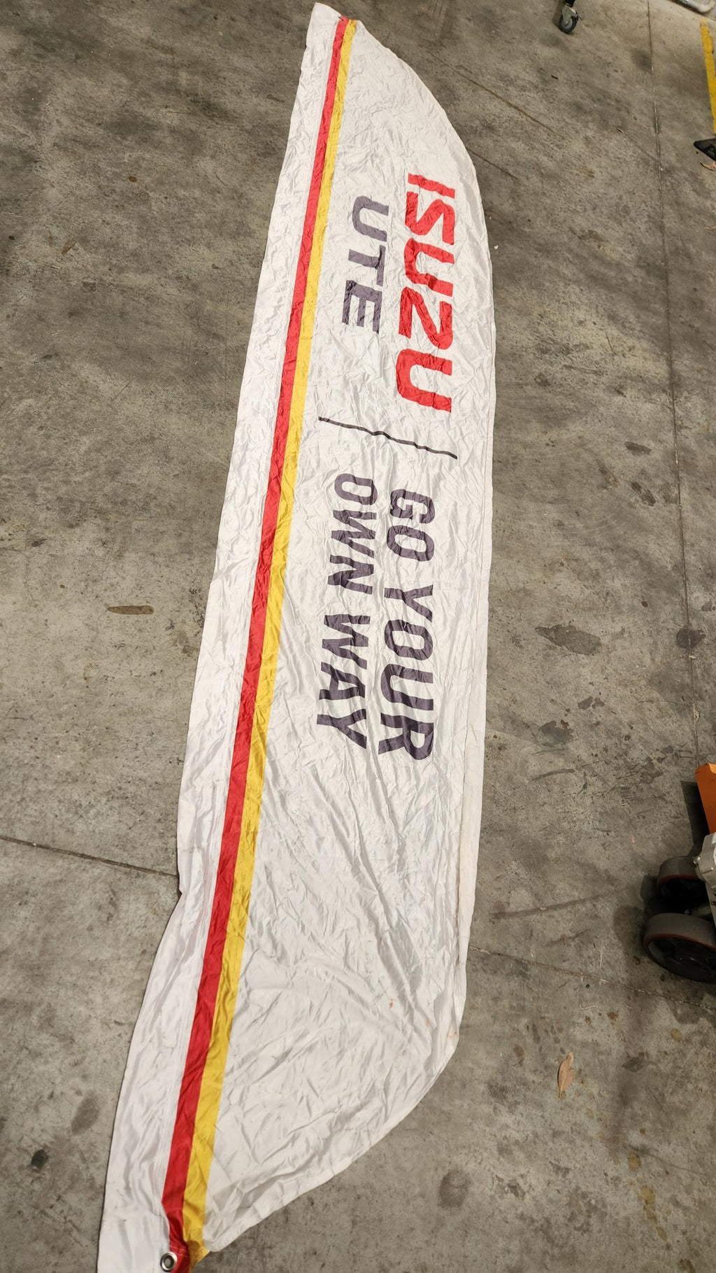 Isuzu Feather Flag