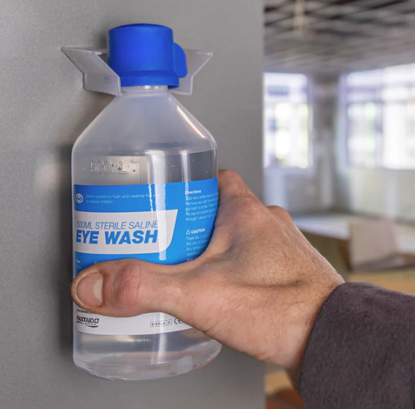 FastAid S3 500ml Eye Wash With Wall Bracket